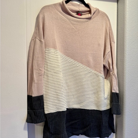 Vince Camuto Sweaters - Vince Camuto Pink and Cream Turtleneck Sweater